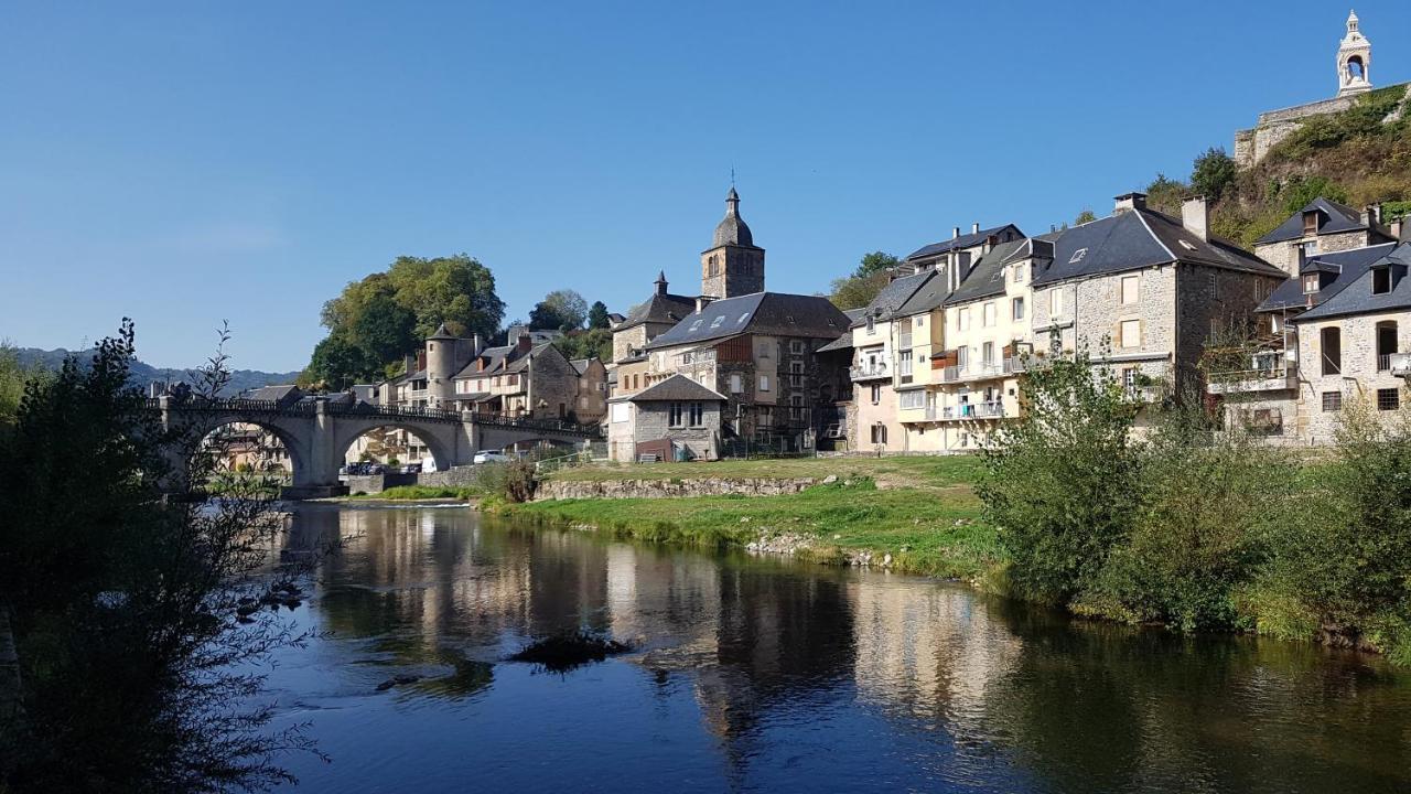 Chateau Ricard Saint-Geniez-dʼOlt Eksteriør bilde